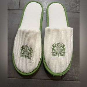 BRAND NEW IN BAG HOTEL LE BRISTOL Paris slippers White w Green LE BRISTOL crest